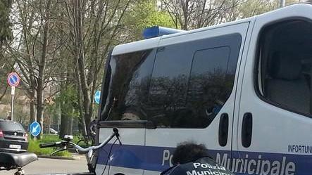Due ciclisti feriti in incidenti agli incroci