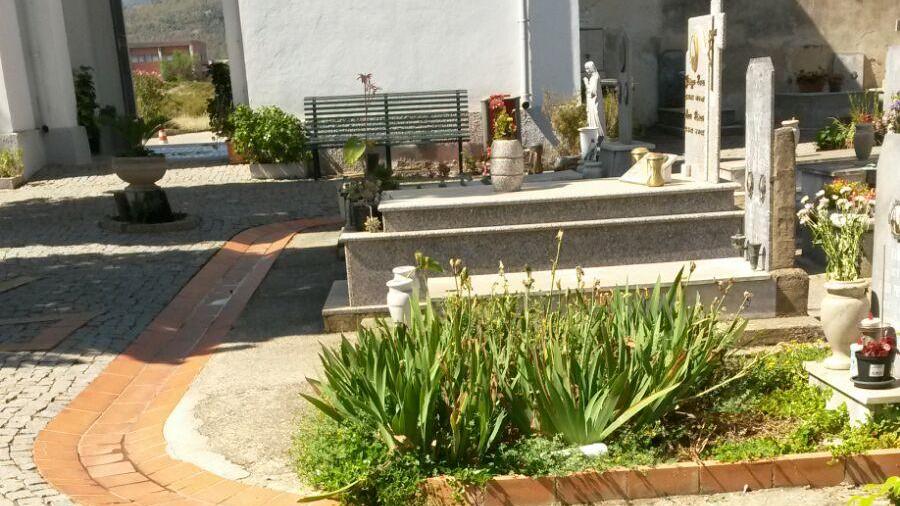 Tortolì, cade in cimitero: pensionata ferita