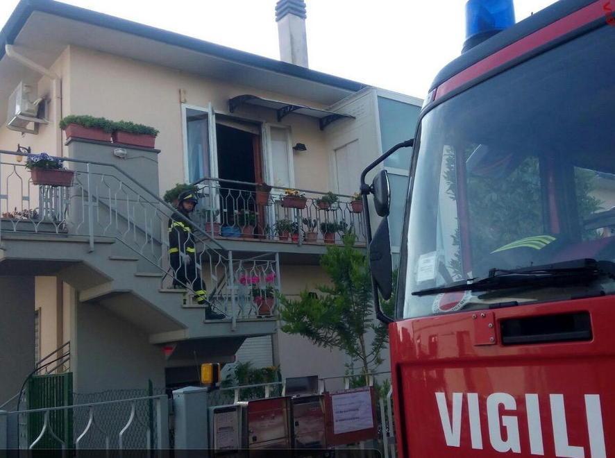 A fuoco la cucina di un’anziana 