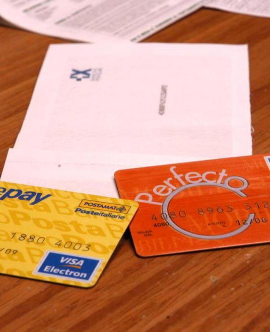 Clona una carta prepagata e preleva 150 euro: denunciato