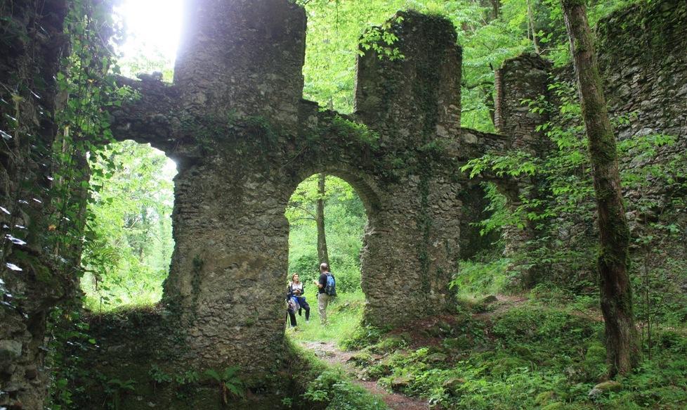 Gli albergatori prendono i turisti per la gola