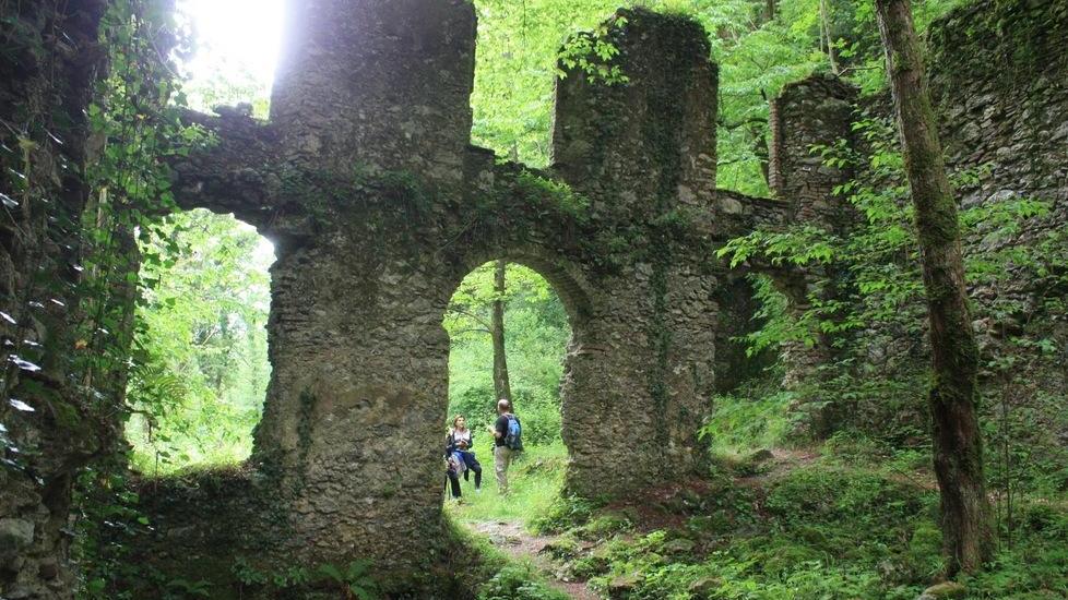 Gli albergatori prendono i turisti per la gola