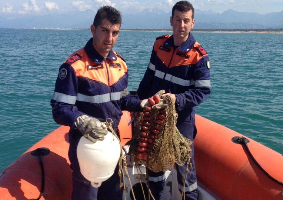 Due nasse abusive sequestrate dalla Capitaneria