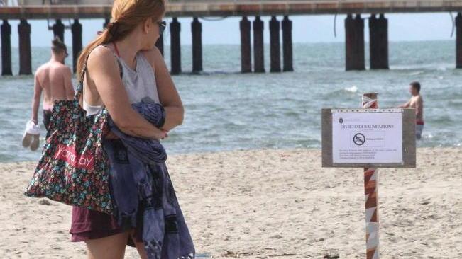 Mare inquinato, riecco l’incubo Doppio divieto di balneazione