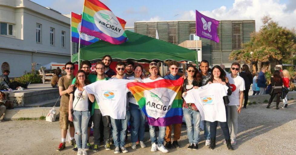 Flashmob contro l’omotransfobia