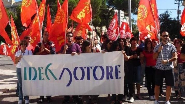 «Proposta indecente» Gli operai si arrendono