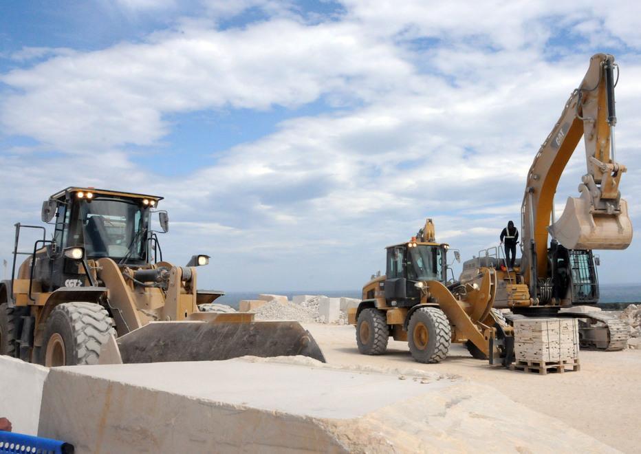I giganti Caterpillar presentati nelle cave 