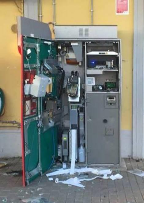 Forzano la biglietteria della stazione