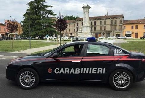 Strappano la borsa a un’anziana, nei guai due minori 