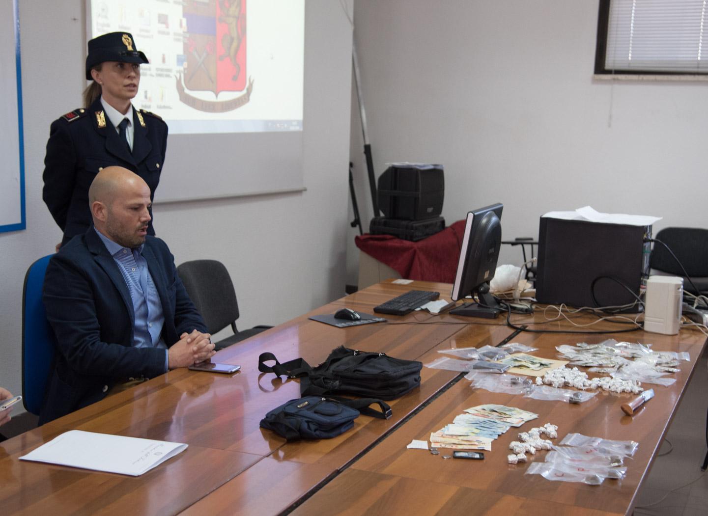 Il responsabile della seconda sezione della squadra mobile Massimo Imbimbo (foto Mario Rosas)