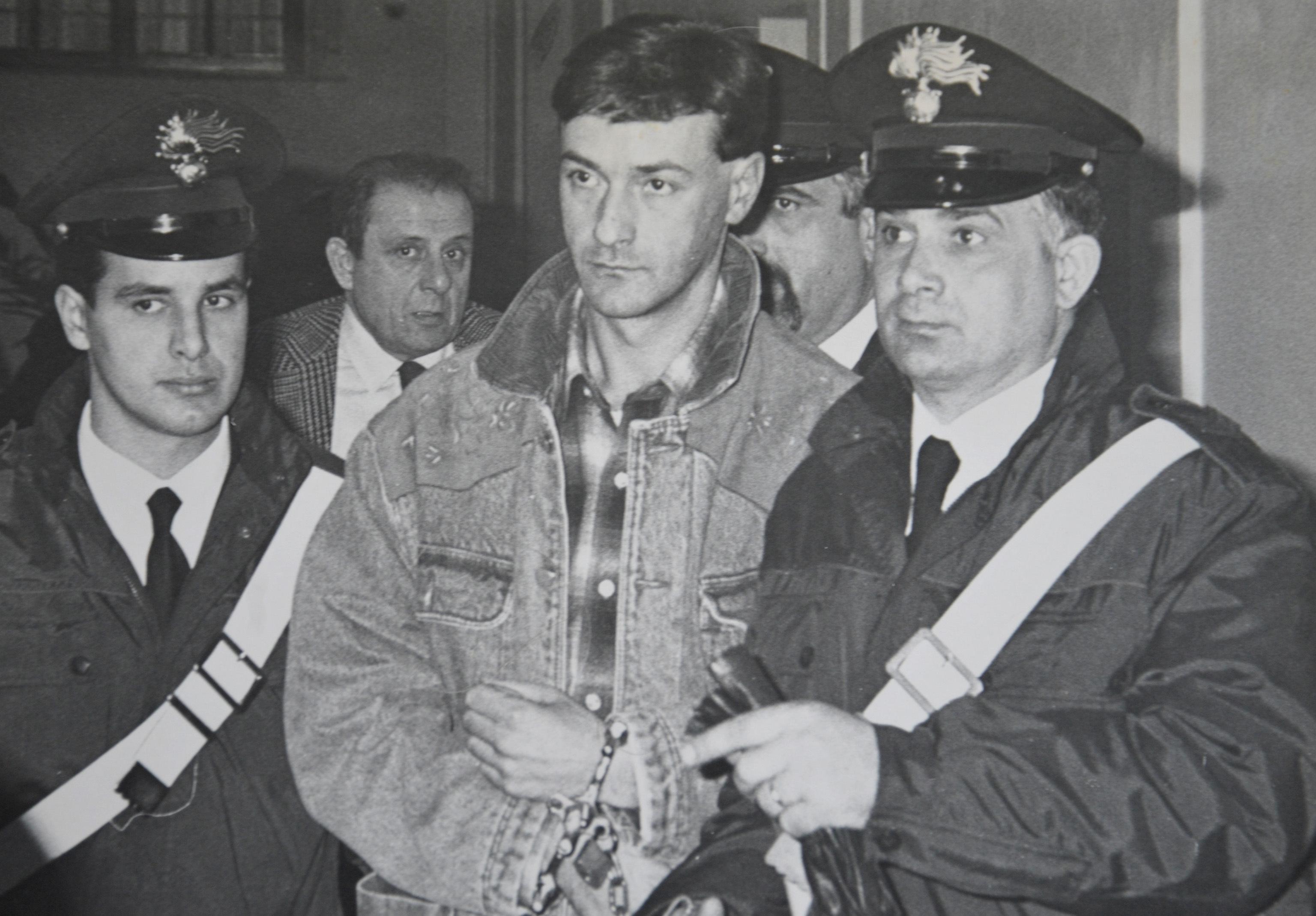 Filippo De Cristofaro al momento dell'arresto, nel 1988