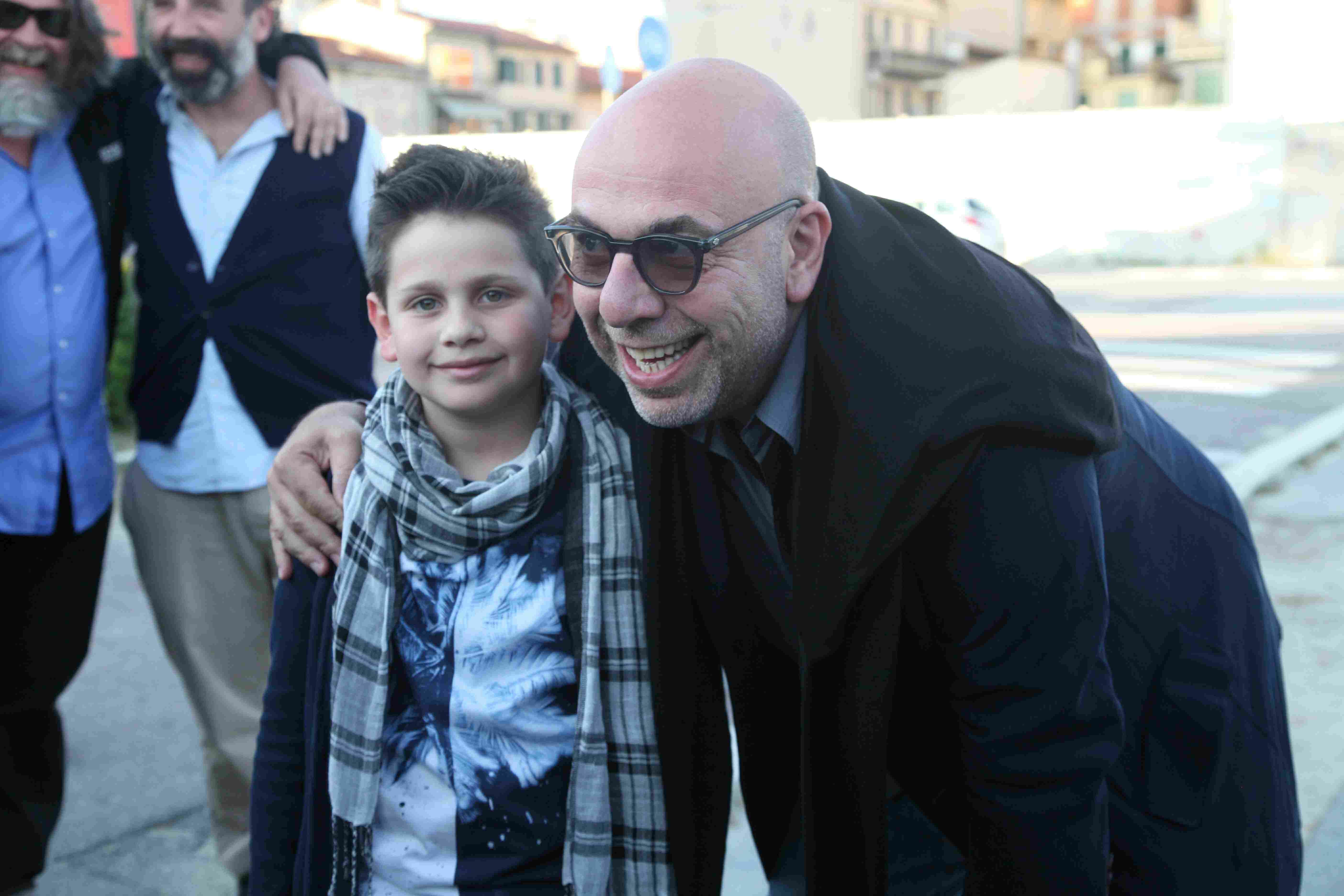 Il regista Paolo Virzì insieme al piccolo attore Emanuele Galleri