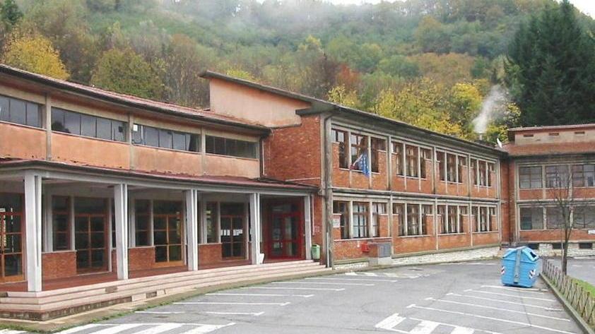 Infiltrazioni dal tetto classi trasferite alla media