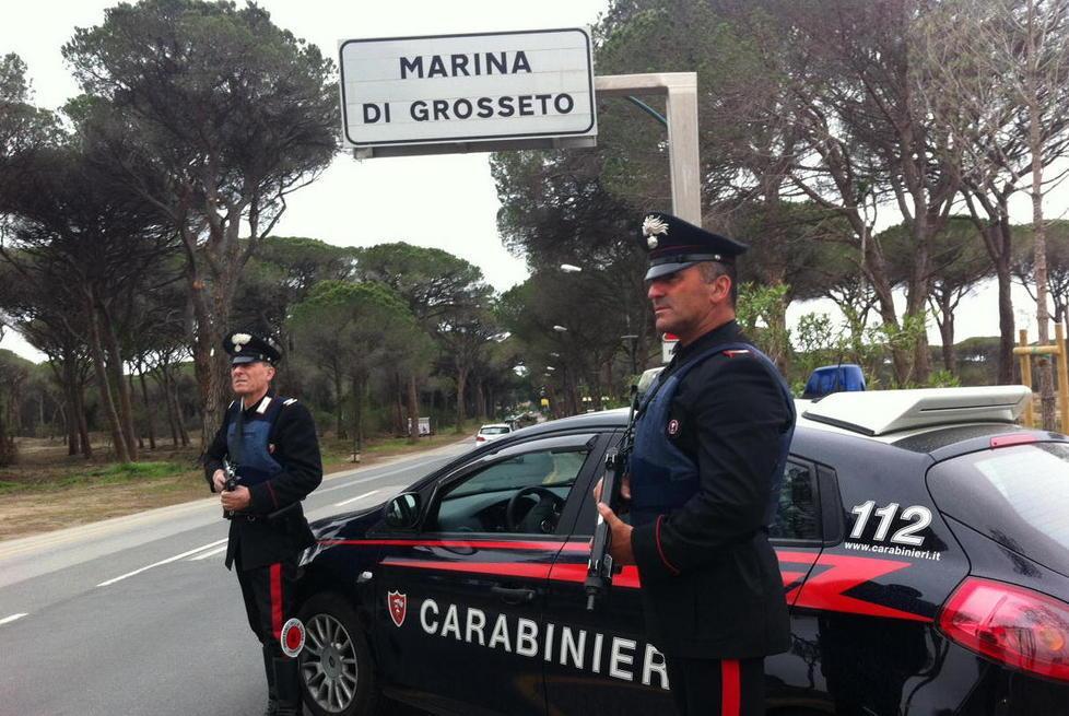 Lo trova in fin di vita sul letto Carabiniere salva un uomo