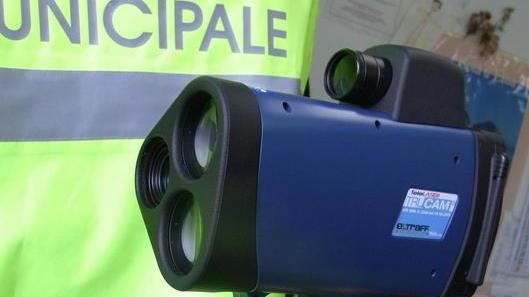 Sul lungomare a 94 all’ora e senza patente