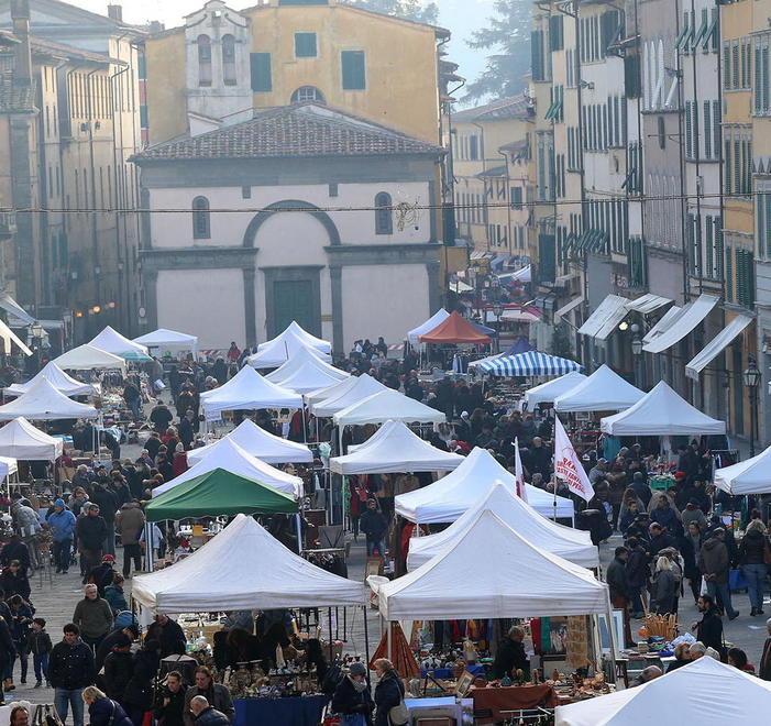 Pescia Antiqua, una giornata tra le bancarelle in centro