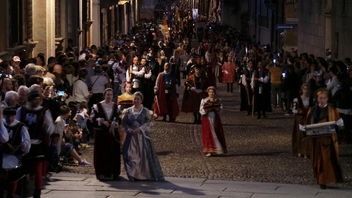 Palio, corteo storico e Giuramento nel nome dell'Ariosto