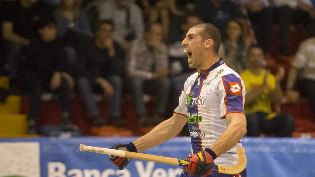 Motaran esulta dopo un gol in garadue con Lodi