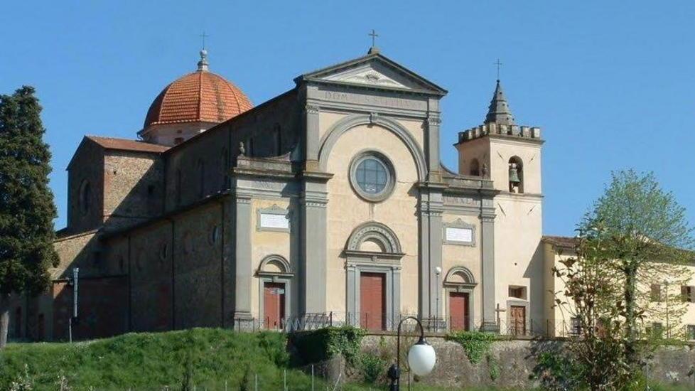 Ruba le offerte, filmato dalle telecamere
