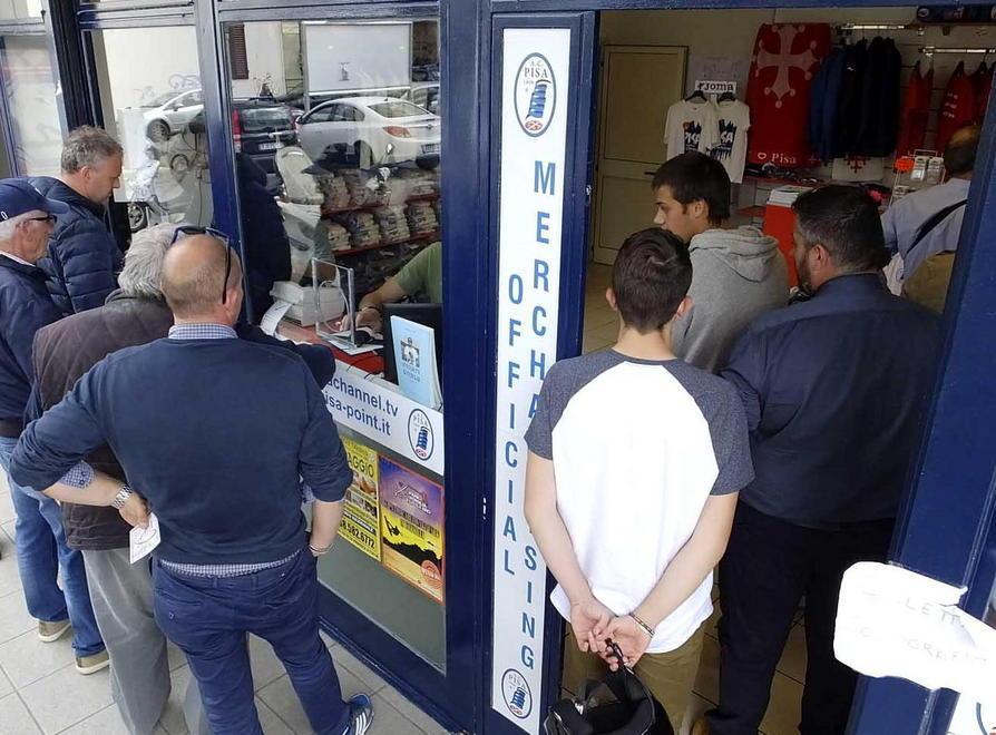 Arena, biglietti in più La carica dei 10mila 