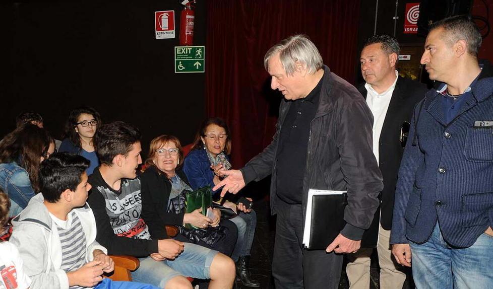 Centinaia di ragazzi per la visita di don Ciotti 
