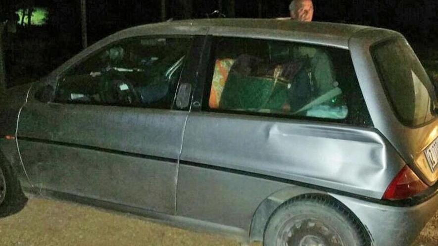 Costretto da mesi a vivere in auto