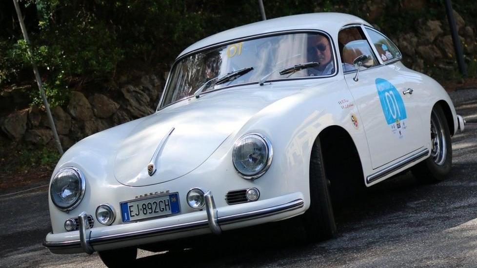 Pini-Galletti scappano via con una Porsche del 1956
