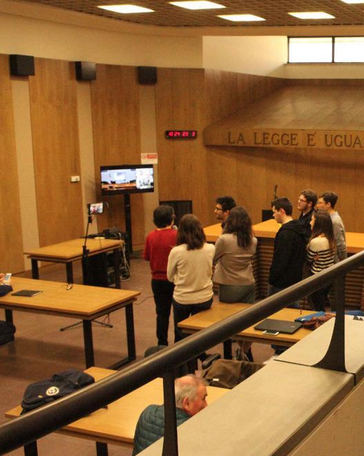 È polemica sugli studenti in aula 