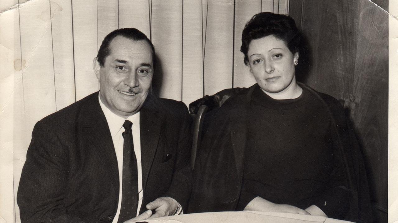 Nella foto del 1962 Bruno Polacco e Nella Fortis durante una festa per la ricorrenza ebraica del Purim