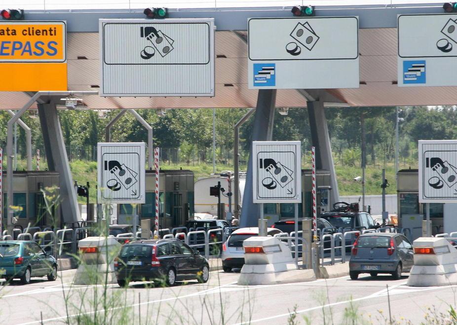 Una veduta del casello autostradale
