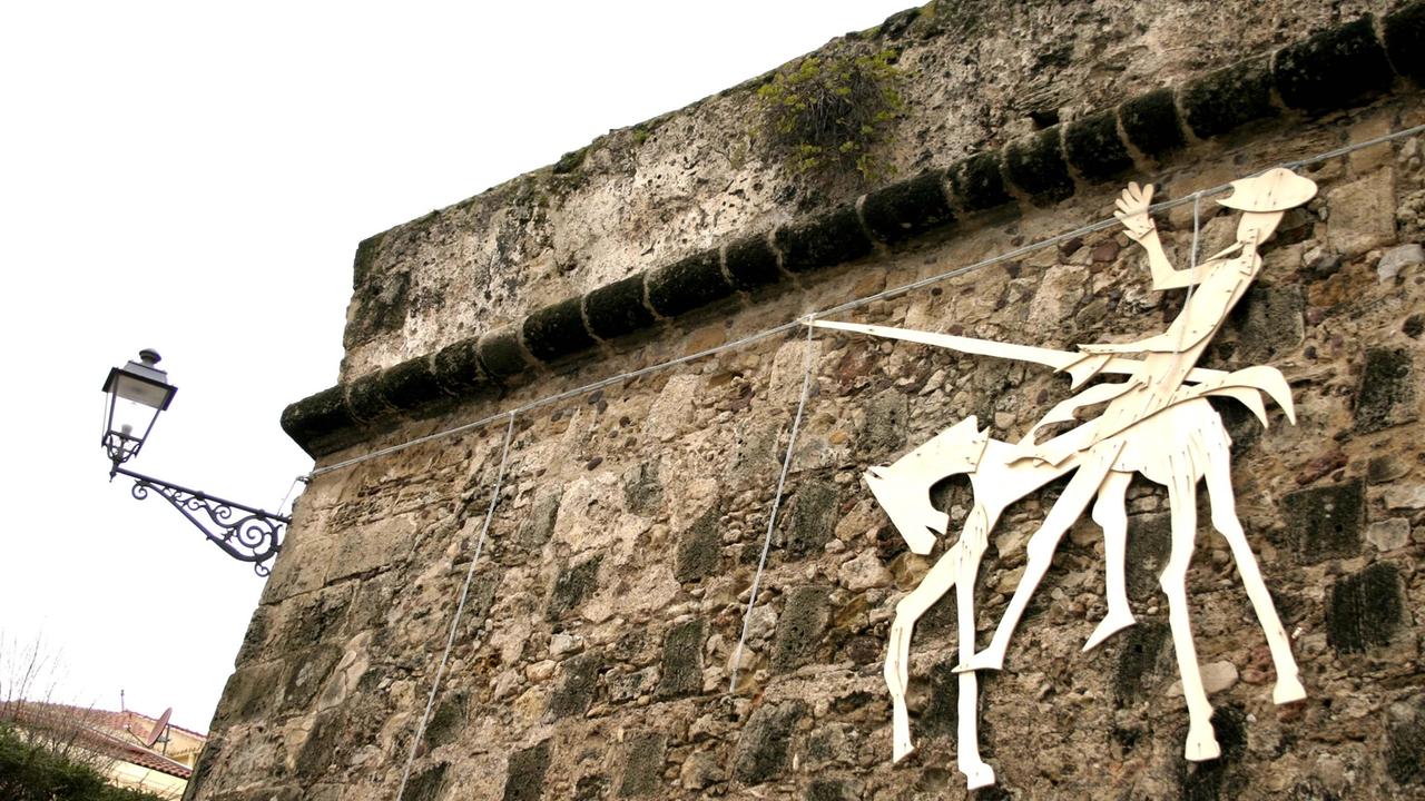 Un'installazione dedicata a Don Chisciotte per il capodanno di Alghero