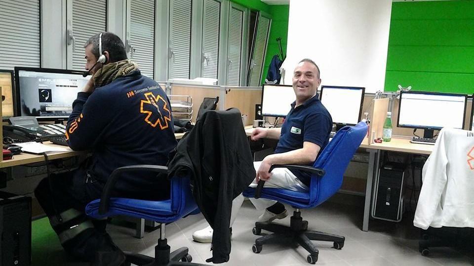 Marco Bagnoli al lavoro nella centrale del 118