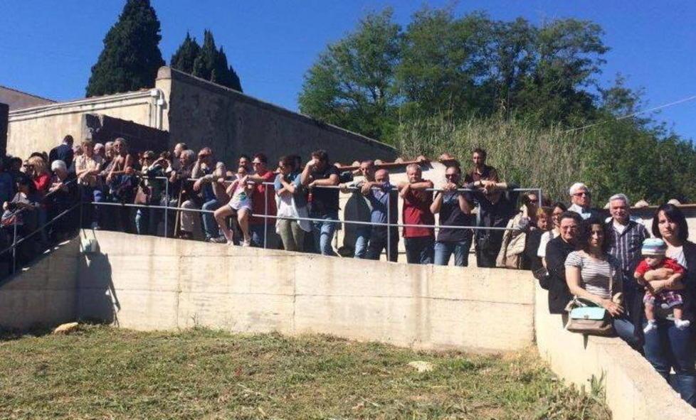 Silenzio e lacrime una comunità unita per l’addio a Danilo 