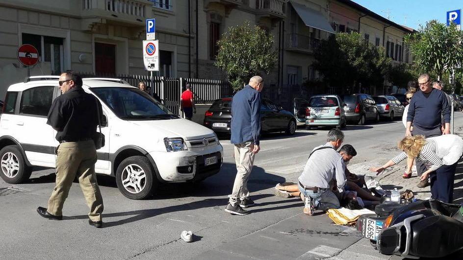 Incrocio pericoloso in Darsena: scontro tra auto e scooter