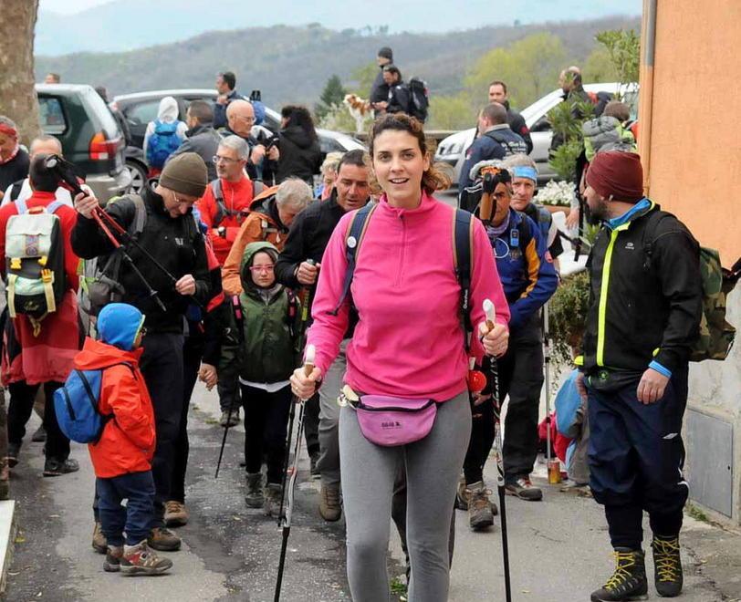Mille in cammino dal mare al Sagro: il fenomeno trekking 