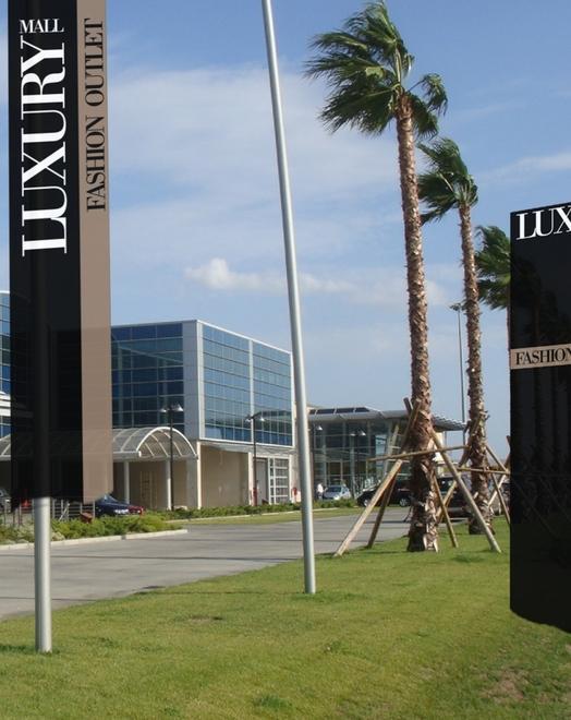 Il Luxury Mall riparte dopo gli attentati