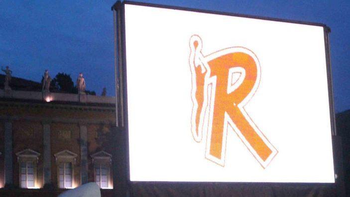 Stasera maxi-schermo in piazza