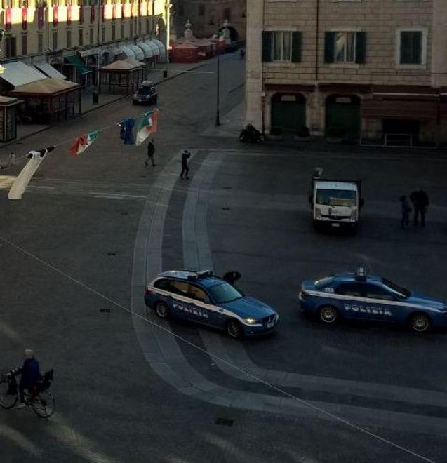 Lite mattutina per l’elemosina davanti al Duomo 