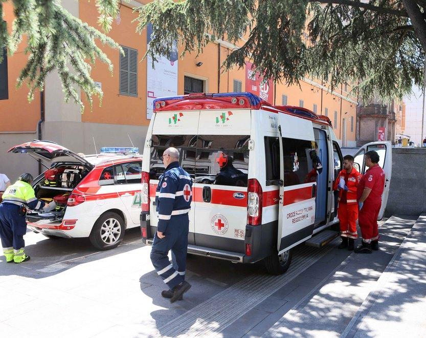 Ancora una rissa nel bivacco del teatro Valli 