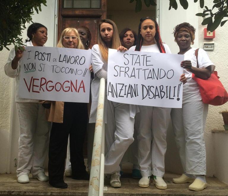 La protesta dei dipendenti della Grillandini (Foto Falorni/Silvi)
