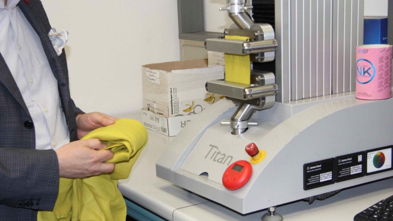 Il laboratorio di analisi interno a un lanificio