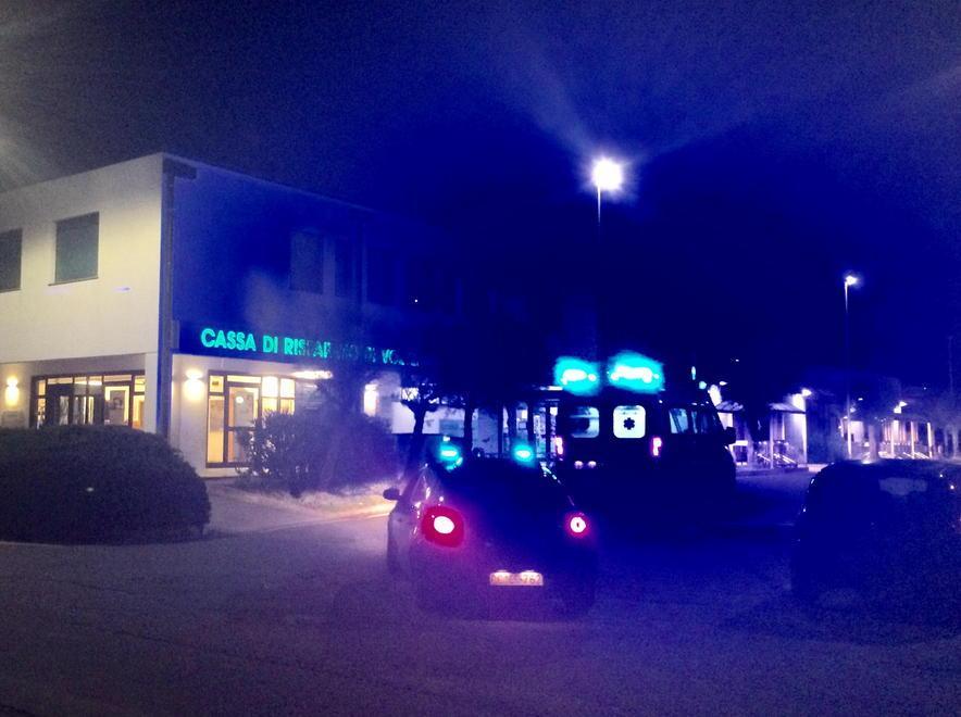 Accoltellato alla schiena nella notte 