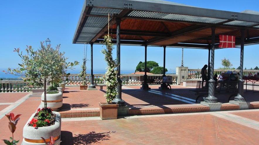 Una festa di fiori per la terrazza adottata dai cittadini