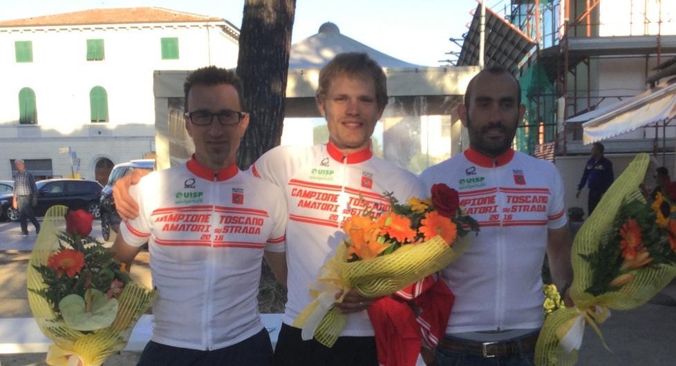 Vicarello “invasa” dai ciclisti toscani 
