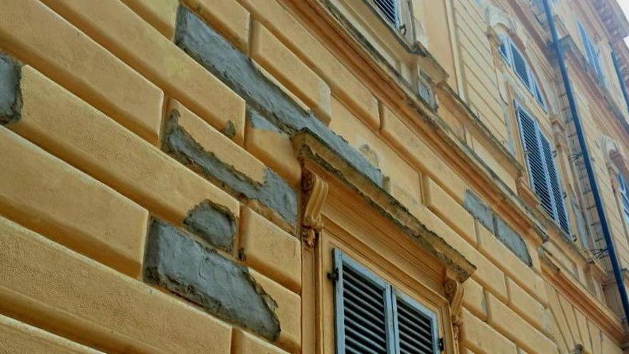 Villa Mimbelli ferita tra crepe e cedimenti