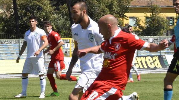 L’Olbia in 10 vince a Grosseto: è finale