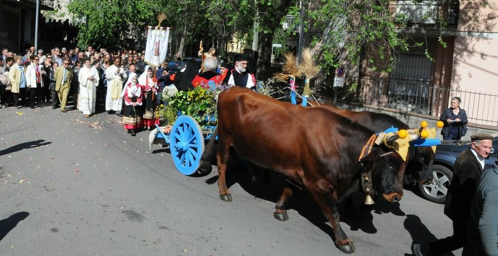 Sant’Isidoro, un quartiere alla festa dei “massajos” 