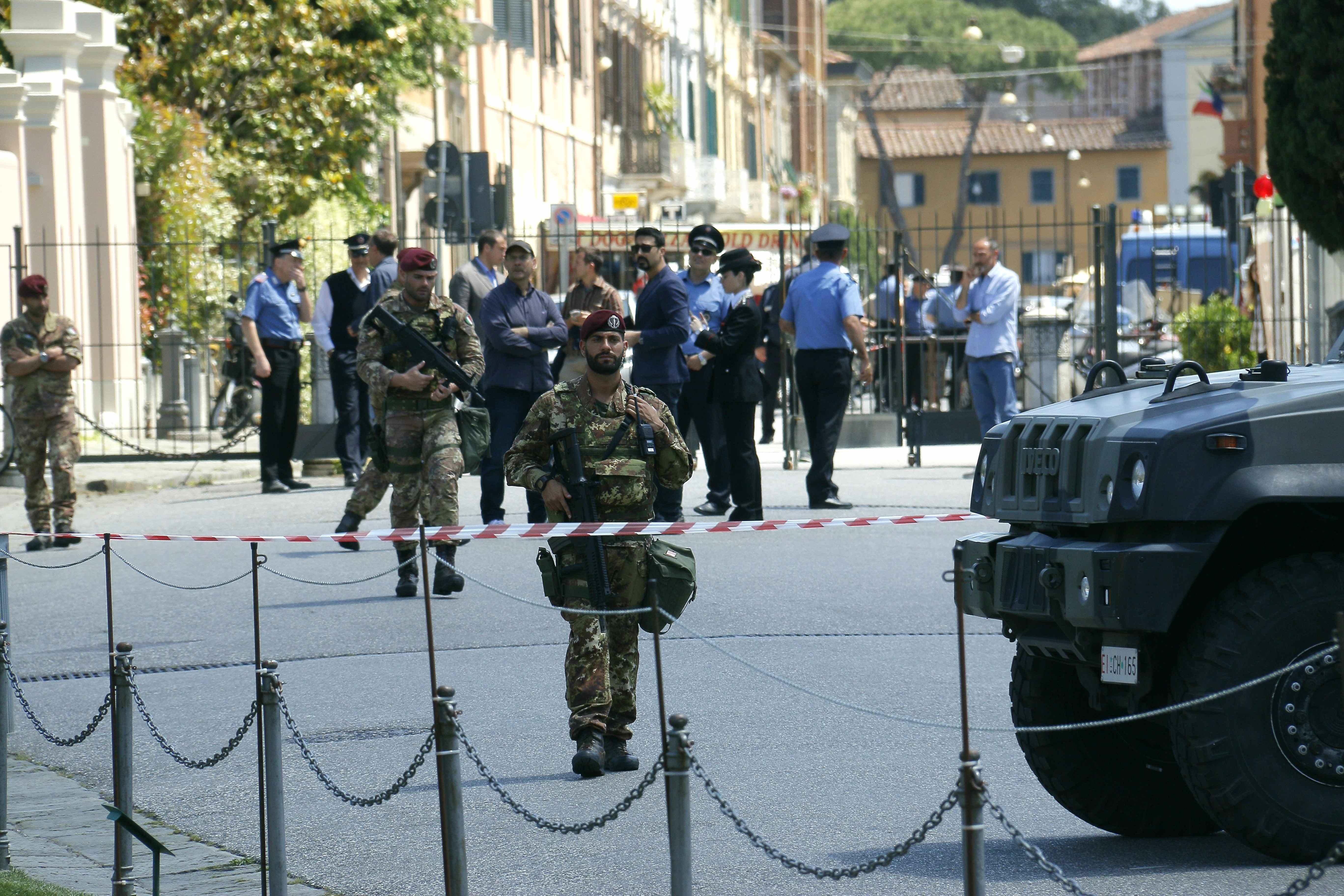 Rientrato l'allarme-bomba in piazza Duomo: la bottiglia abbandonata era innocua 