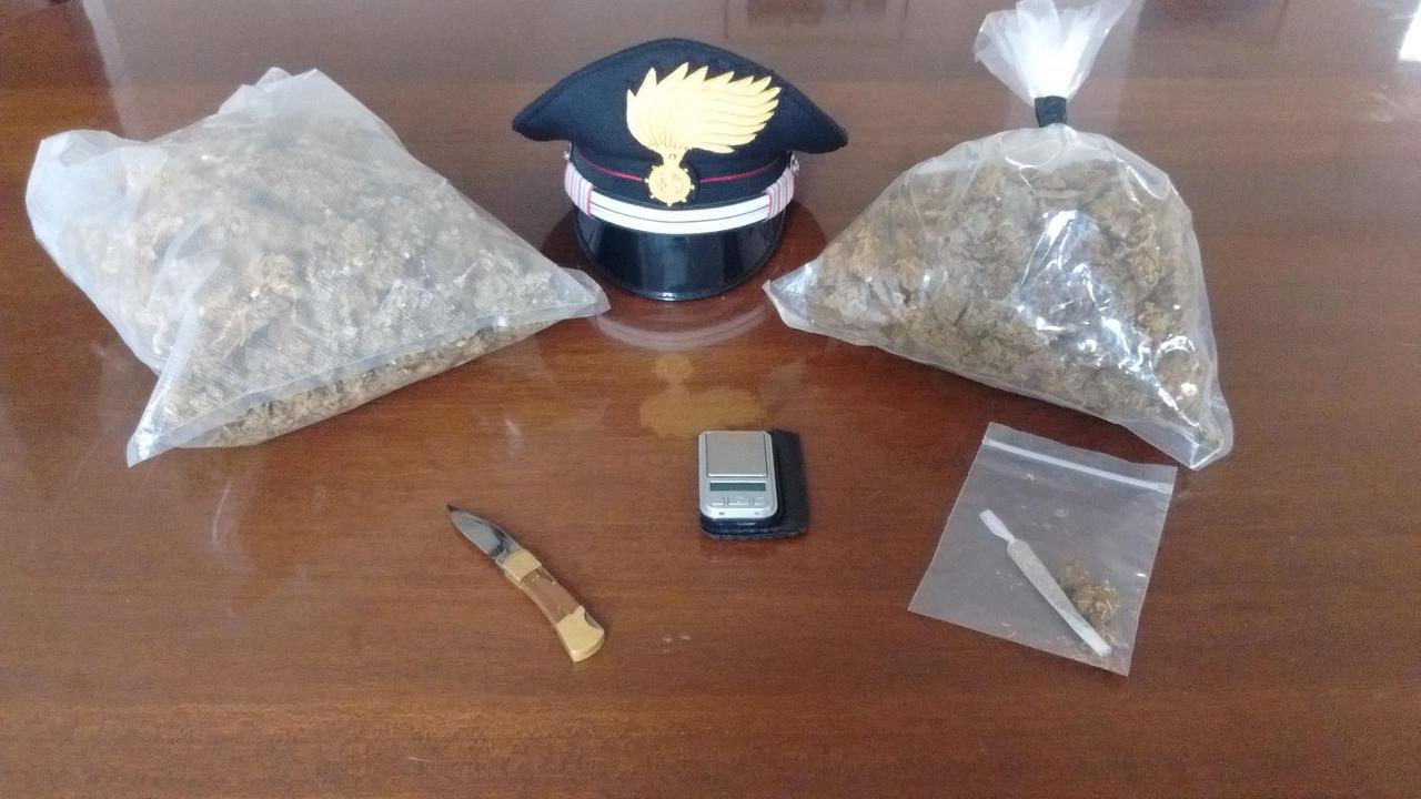 Serrenti, mezzo chilo di marijuana in casa: arrestato un 45enne