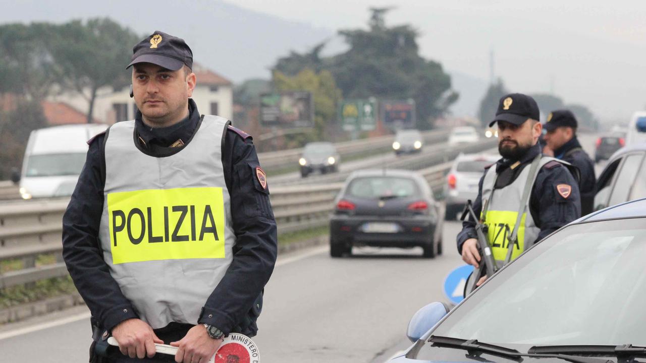 Una pattuglia della polizia stradale